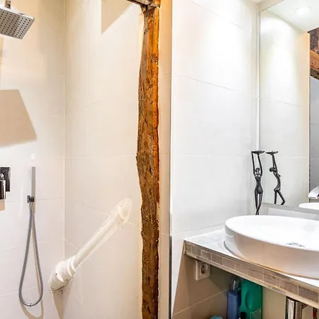 Guestready - Stone Near Sainte-chapelle Paris