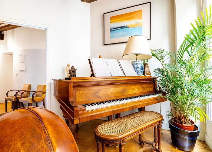 Guestready - Stone Near Sainte-chapelle Paris